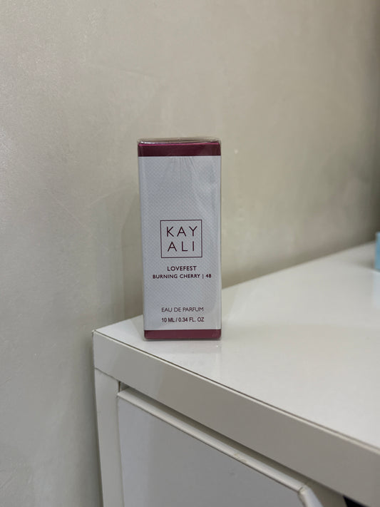 Miniature Kayali Lovefest Burning Cherry 10 ml